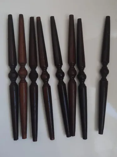 Balaústres - elementos de madeira torneada, décadas de 1950 a 1970.