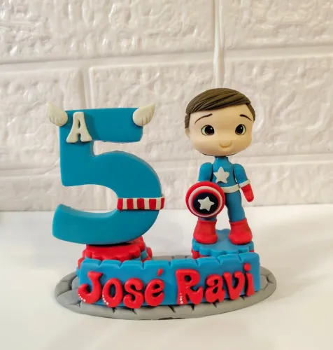 Velas personalizadas em biscuit.