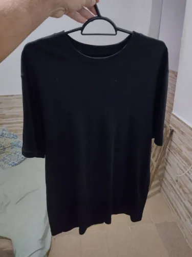 Camisa preta lisa