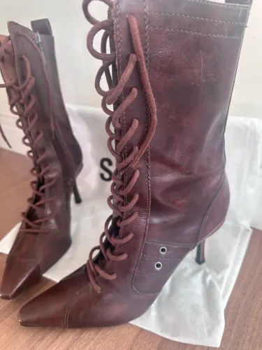 Bota da Shutz meio cano