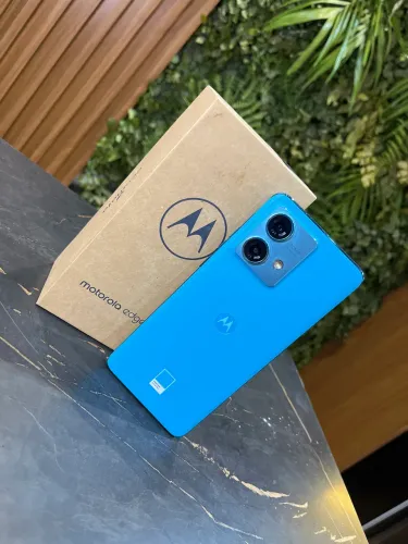 Moto Edge 40 Neo / Seminovo novinho 