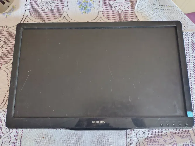 Monitor Philips com tela quebrada para retirada de peças ou conserto