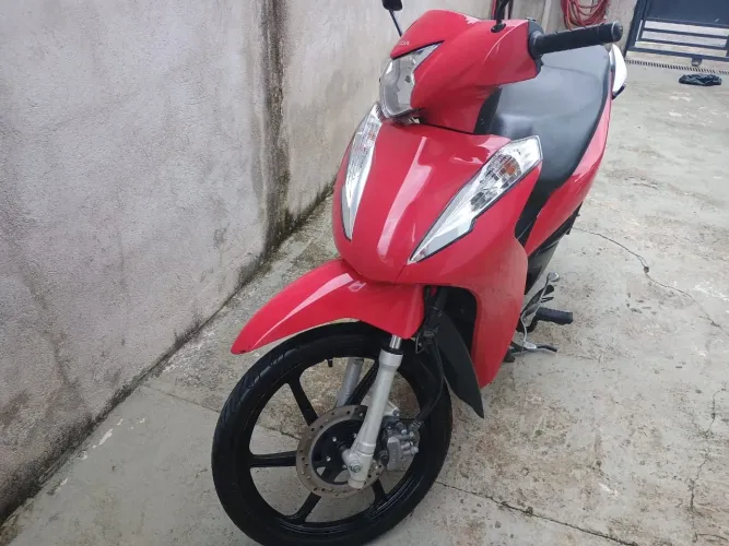Honda Biz 125cc vermelha ES freio a disco