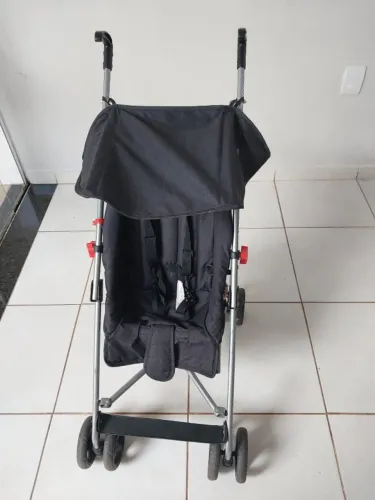 Carrinho de Bebê Modelo Guarda-Chuva R$ 150,00