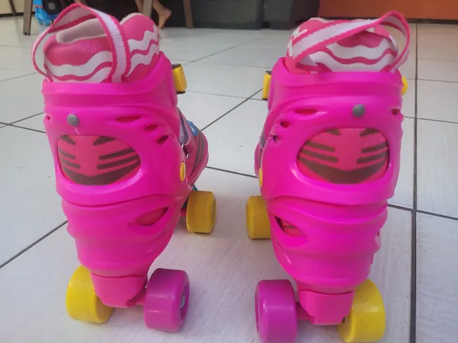 Patins 4 rodas infantil feminino.