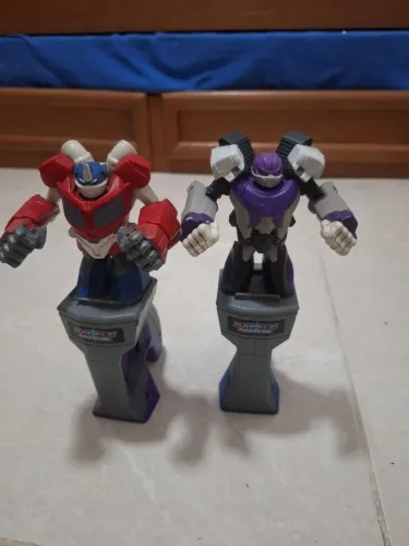 Par de bonecos Transformers Battle Masters (Optimus Prime vs Megatron)