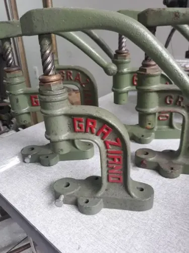 05 Peças de Balancim para ilhóes, rebites, botão só R$ 270 o lote