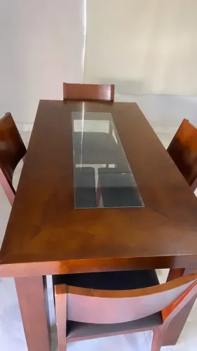 Mesa com 4 cadeiras