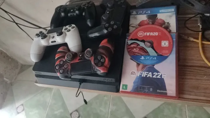 Vende-se uma PS 4