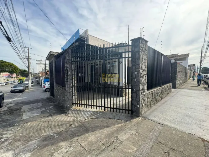 Casa com 6 quartos , Centro - Pindamonhangaba