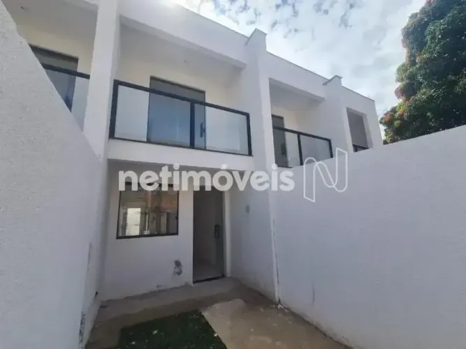 Casa à venda com 2 quartos, 2 suites, 2 vagas de garagem, no Bairro Lagoinha Leblon