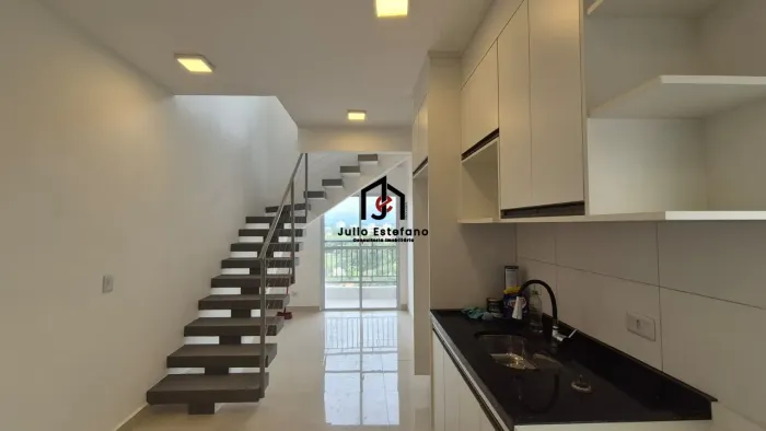 Cobertura Duplex com 3 dormitórios sendo 2 suítes no bairro Crispim em Pindamonhangaba