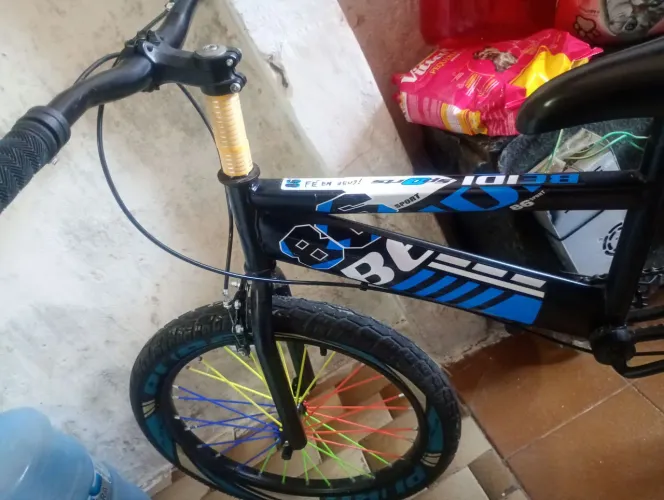 Vende-se uma bicicleta.