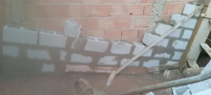 Sou pedreiro carpinteiro e mestre de obra