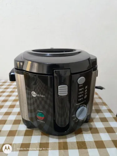 Fritadeira elétrica novinha nunca usada