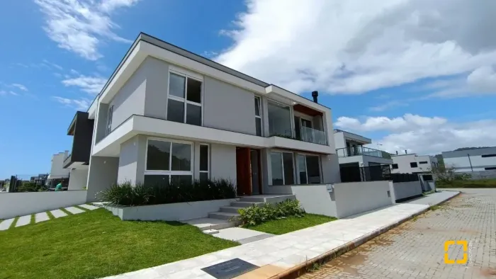Casa no Rio Tavares!