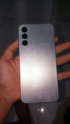 Vendo um A14, com umas marcas de uso mais e bom estado