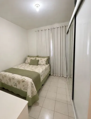 Alugo quarto mobiliado feminino