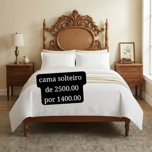 Cama antiga entalhada de madeira