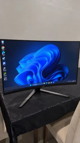 Monitor AOC AGON 32" QHD VA CURVO 180hz