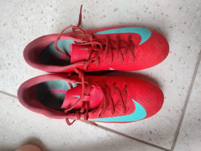 Chuteira Nike Academy