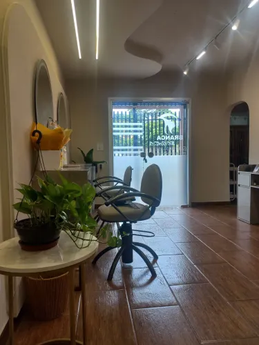 Moveis de salão de beleza..semi novos