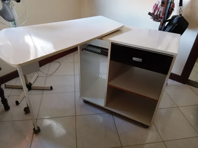 Escrivaninha articulada