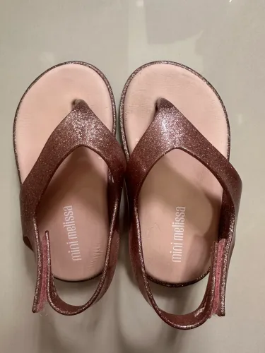 Vendo mini Melissa tamanho 22/23 usada 
