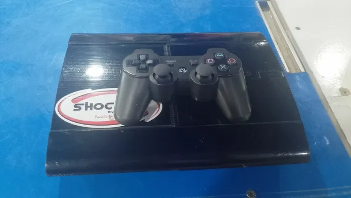 PS3 desbloqueado lotado de jogos 