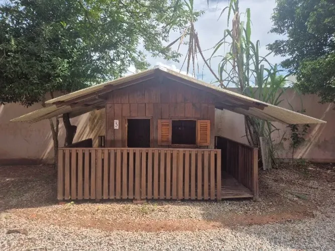 Casa de boneca de madeira