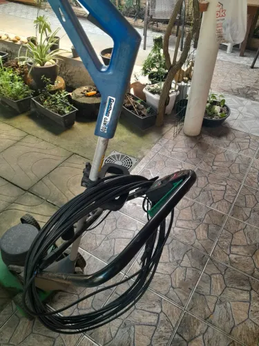 Máquina de cortar grama