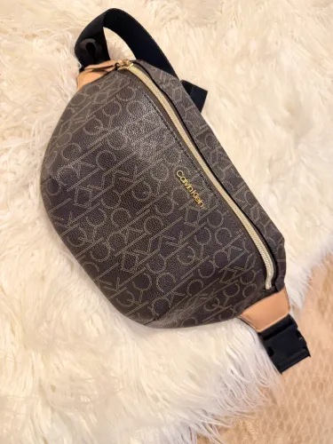 Pochete calvin klein impecavel e linda