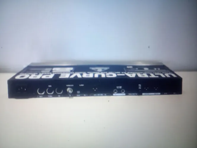 Equalizador Behringer ultracurve DEQ2496
