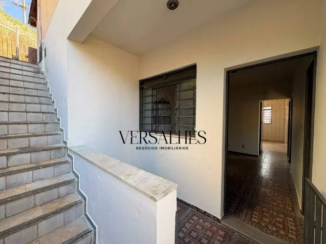 Casa para alugar com 03 quartos, 01 banheiros, 01 vaga de garagem - Bairro Renascença