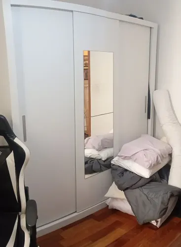 Guarda roupas 3 portas 4 gavetas zona leste Cangaíba não entrego