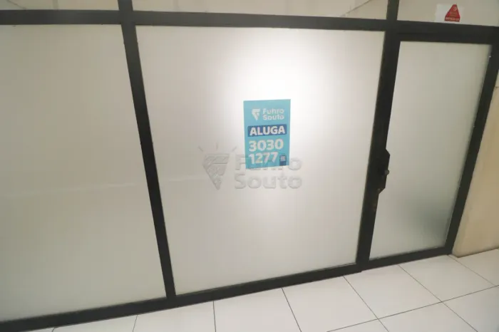 Sala comercial para locação na Galeria Noris Mazza, no Centro de Pelotas