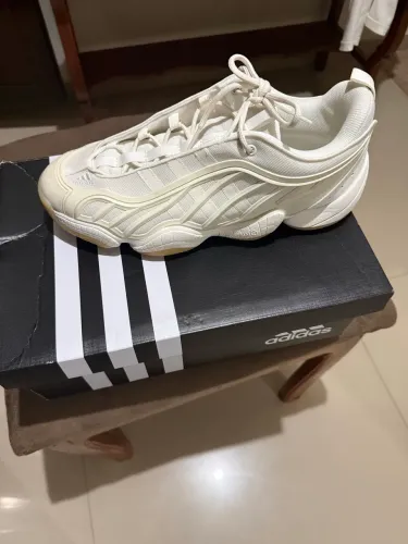 Tênis adidas intimidation
