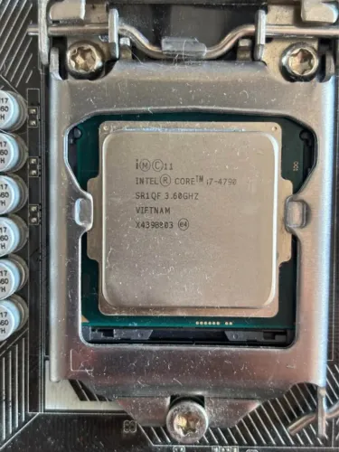 Kit Placa-mãe Asus Z97M-PLUS + Processador Intel Core i7-4790 LGA1150
