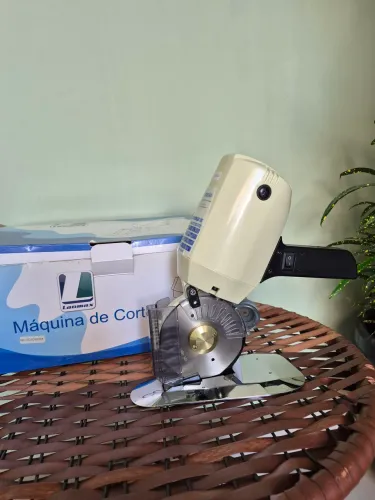 Máquina de corte de tecido