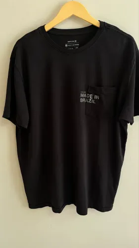 Camiseta osklen made in Brazil com bolso 