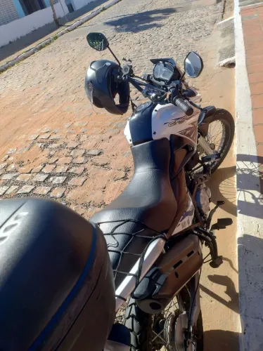 Vendo ou troco em um carro carroceria crosser 150 2017