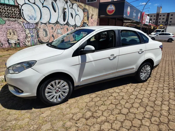Fiat Grand Siena Essence 1.6 Flex 16V 2014