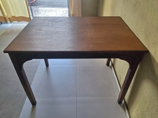 Mesa madeira e cadeira 