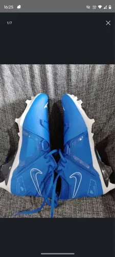 Chuteira Nike Alpha.