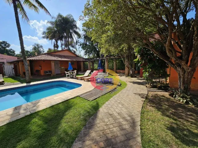 Casa com excelente ambiente de lazer para venda em Guararema!!!