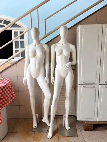 VENDO MANEQUINS DE FIBRA