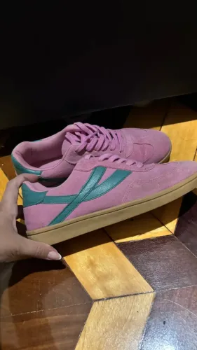 Tênis Rosa com listra Verde - Satinato