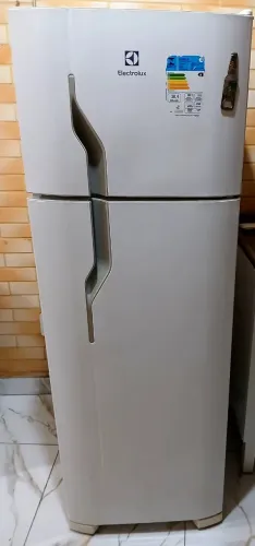 Vendo geladeira Electrolux modelo DC35A