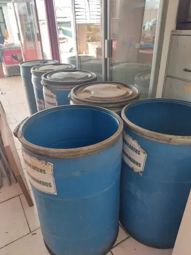 TAMPOR PLASTICO AZUL 200L