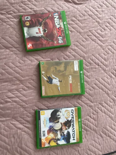 Três jogos de Xbox One S(NBA2k14, PES2019, Overwatch edição de jogo do ano)